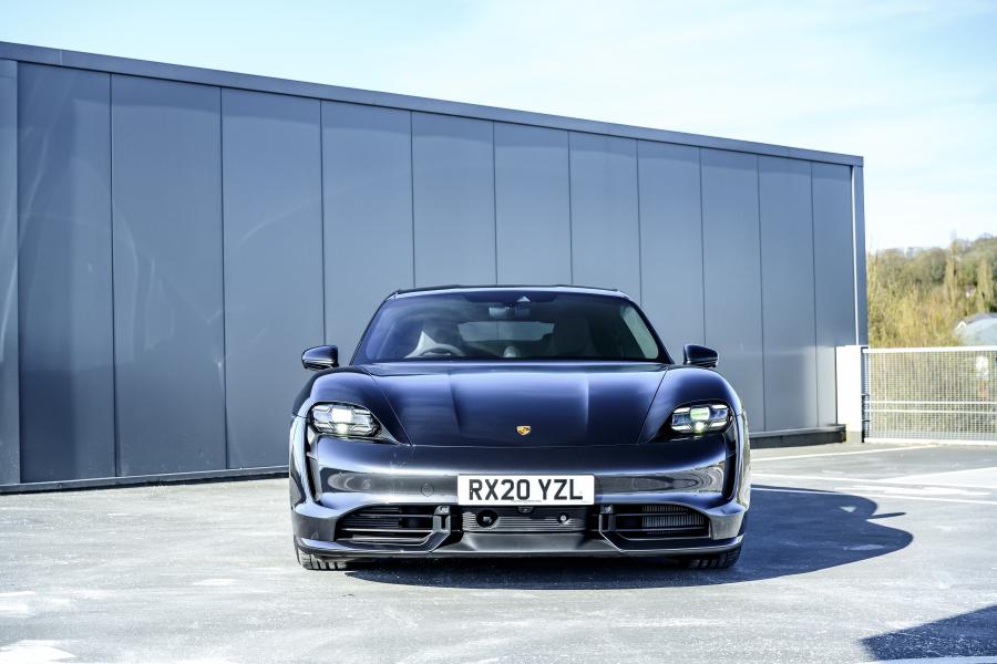  Porsche Taycan Turbo 2020 года  (UK) (фото 6 из 40)